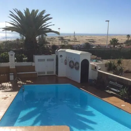 Lovers From In Sunny Gran Canaria Playa del Inglés